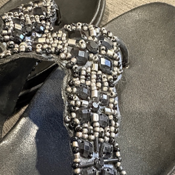 Kenneth Cole Reaction Black and Platinum Sandals - Picture 3 of 6